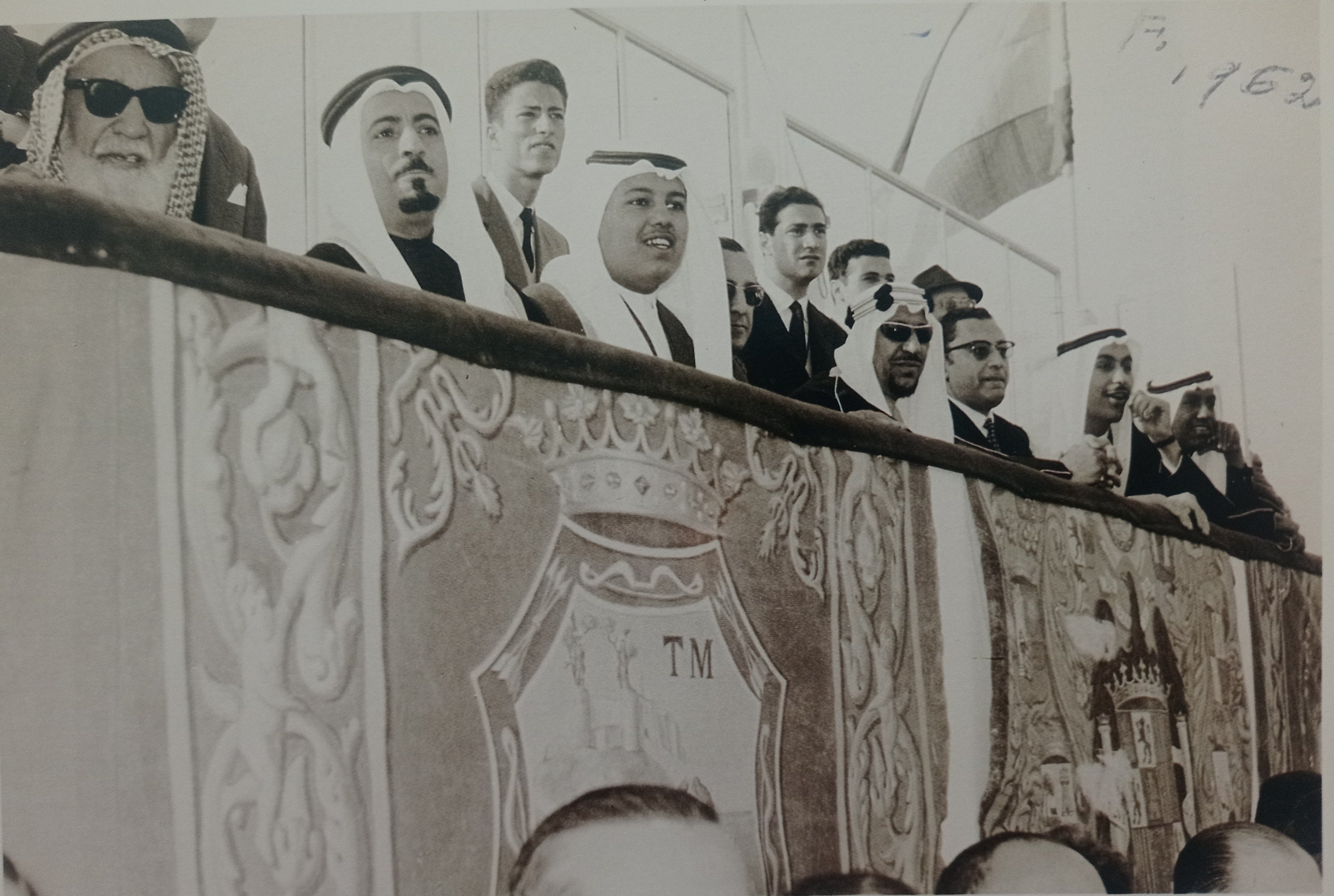 u El rey Saúd presidiendo un partido en la Rosaleda junto a García Grana.