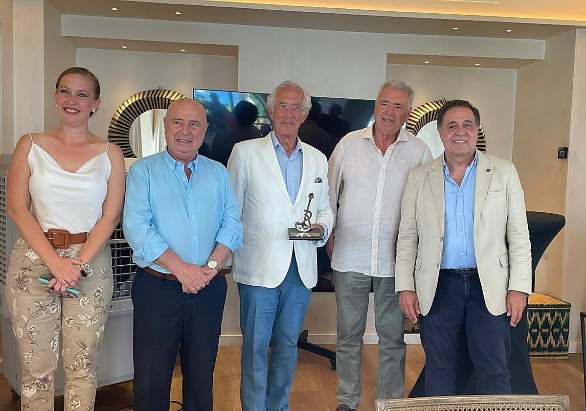 Murteira Grave recoge el trofeo Juan Breva a la mejor ganadería de 2024