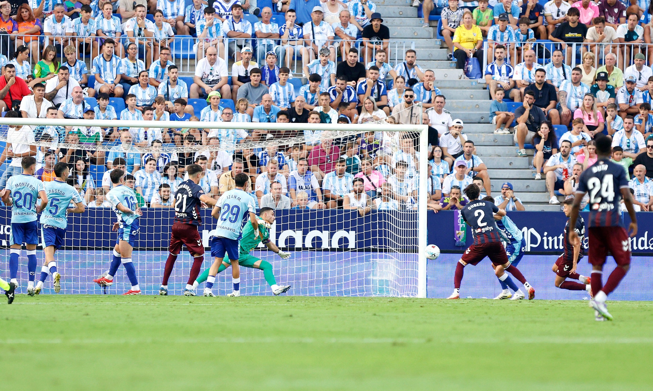 Las mejores imágenes del primer partido de la temporada: Málaga-Eibar