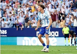 Niño celebra con rabia el gol del empate.