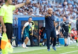 Sergio Pellicer transmite instrucciones durante el partido.