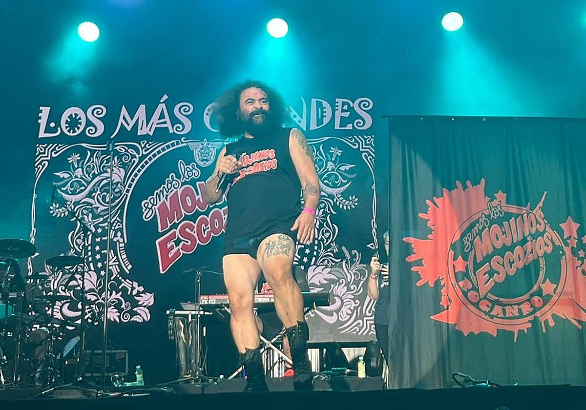 Mojinos Escozíos, durante su actuación en la Feria de Málaga.