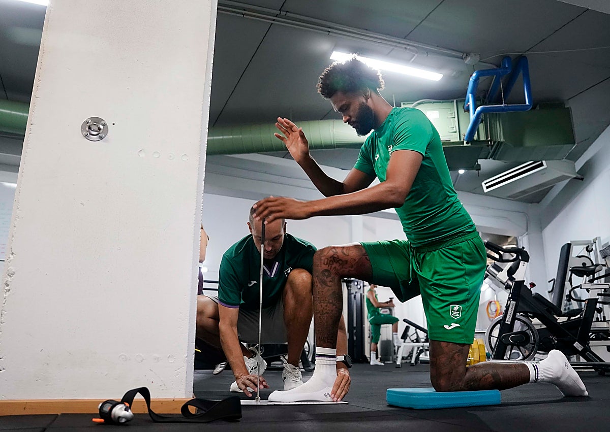 Imagen secundaria 1 - Los primeros cajistas ya han pasado el reconocimiento médico