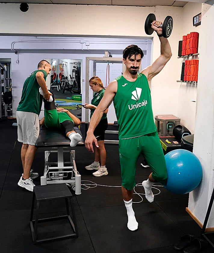 Imagen secundaria 2 - Los primeros cajistas ya han pasado el reconocimiento médico