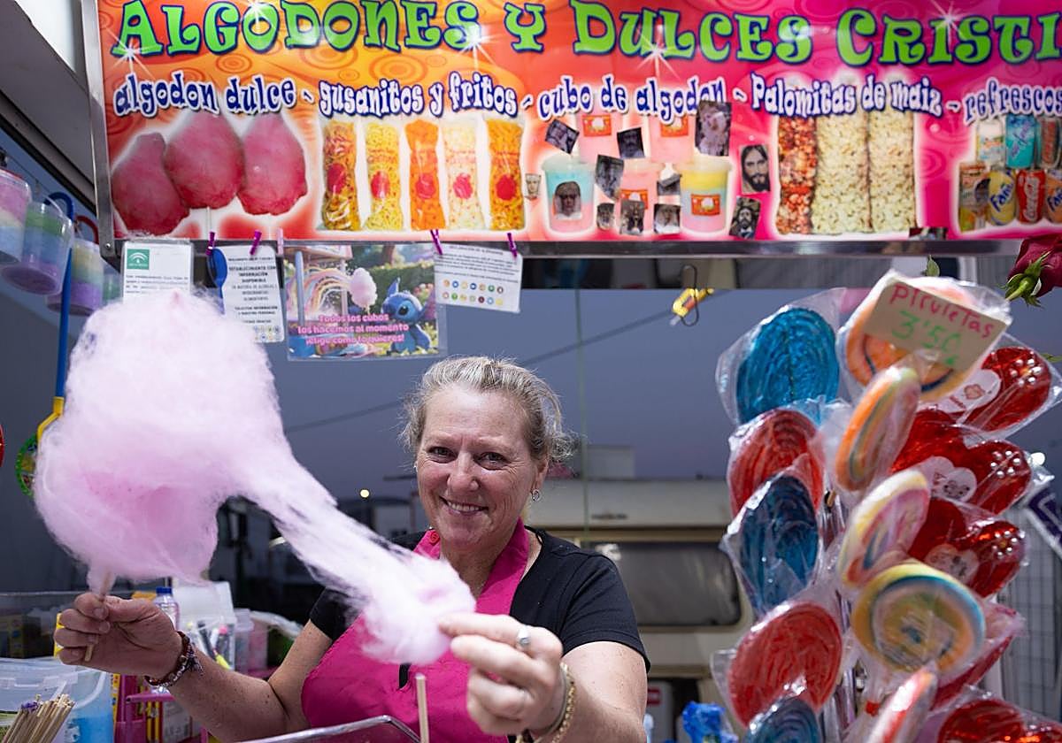 Mari Ángeles Castán, feriante: «Cuando tenía 9 años estaba aprendiendo en la taquilla de la noria»