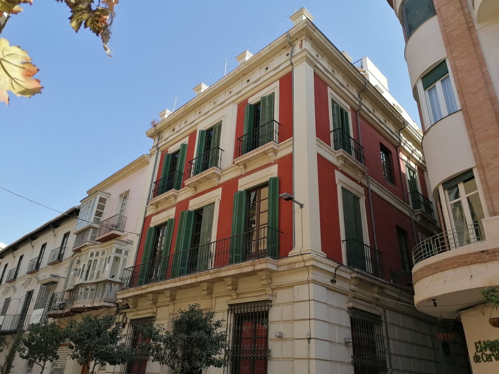 Fachada del palacio de Crópani