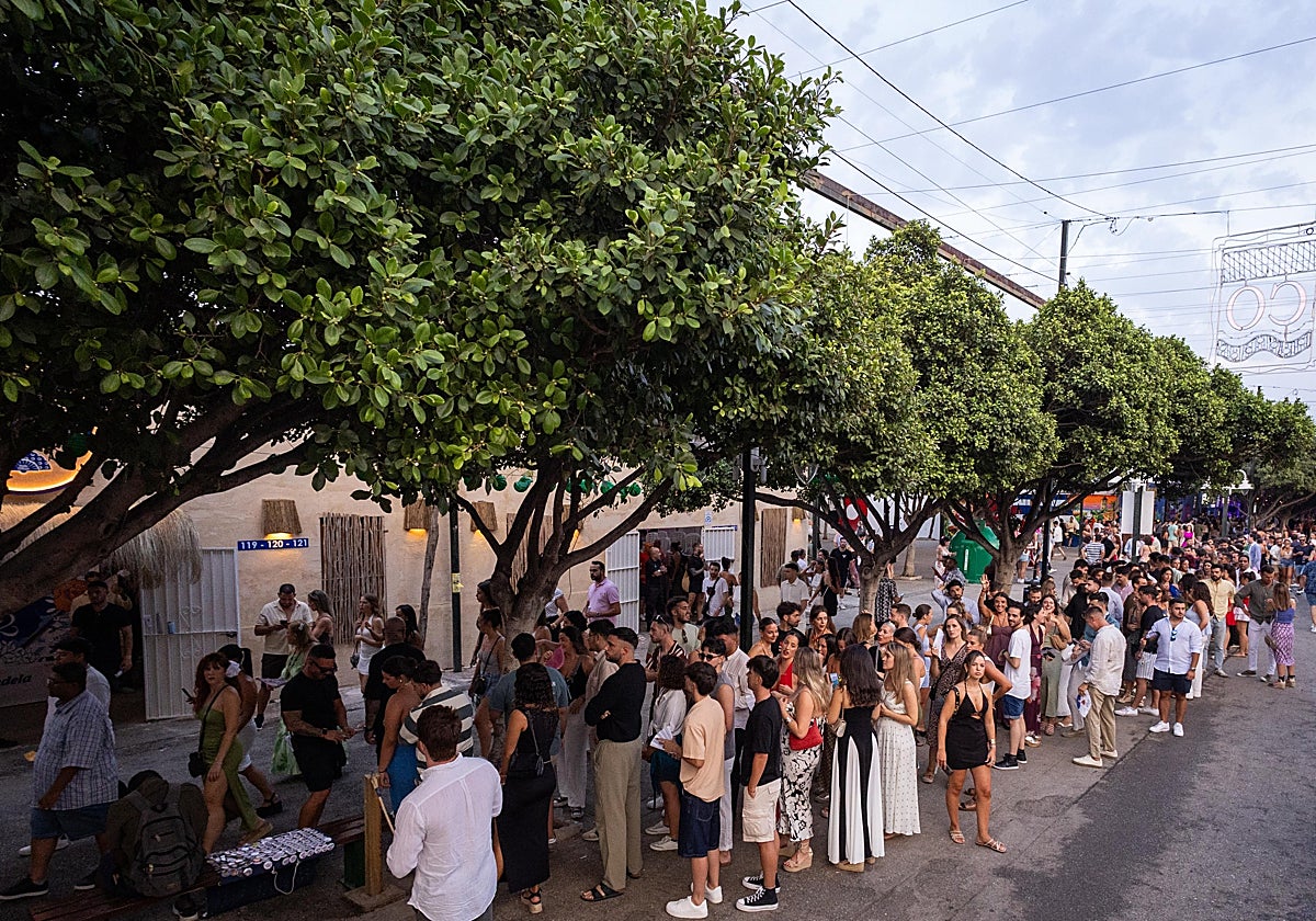 Una de las casetas más reclamadas, Candela, a última hora de la tarde de ayer lunes.