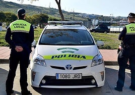 Hallan muerto a un menor junto a una moto en Marbella