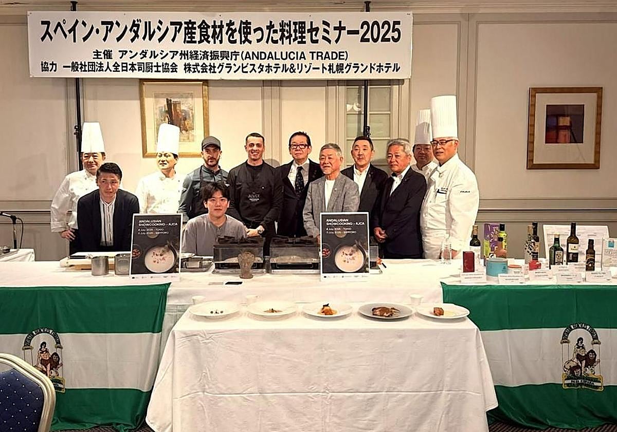 Imagen principal - El bocadillo de «armóndigas» y las torrijas de Torre del Mar conquistan Japón