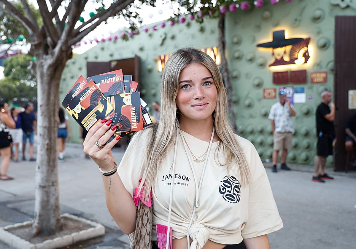 Marina Plaza, relaciones públicas en la caseta Maritrini.