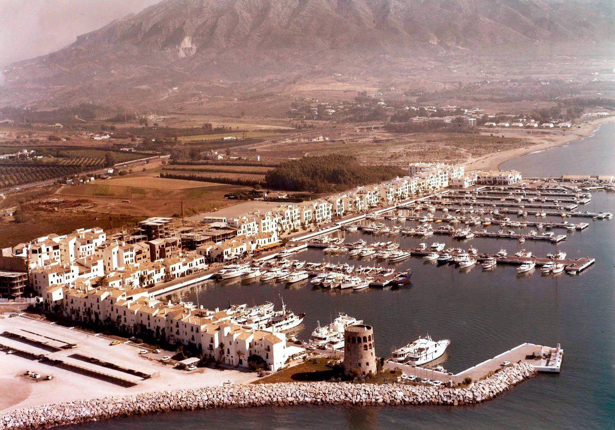 Vista de Puerto Banús a principios de los años setenta.