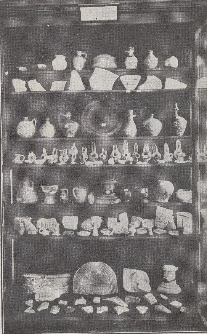 Vitrina con la colección de Díaz de Escovar.