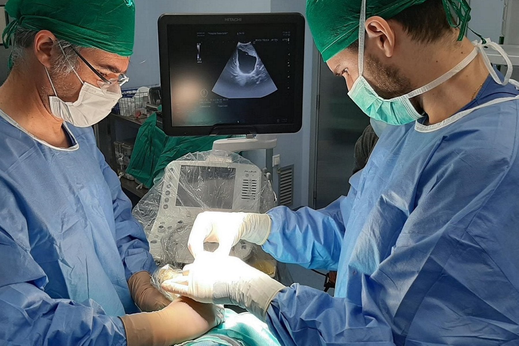 Cirujanos durante una intervención en un quirófano.