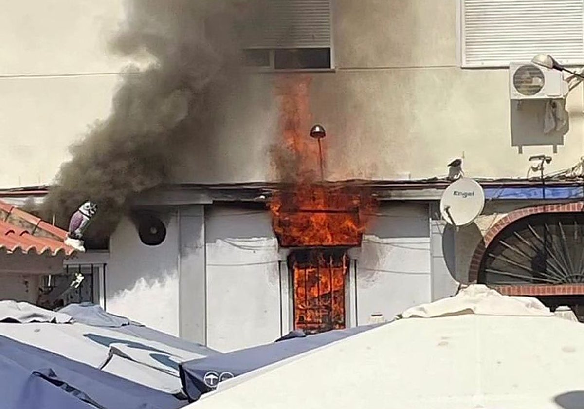 Sobresalto en Torremolinos por el incendio de una vivienda: hay un afectado por inhalación de humo