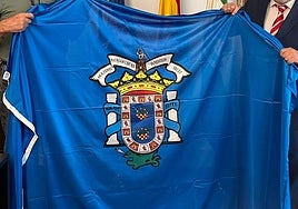 La bandera de Melilla entregada a Alhaurín de la Torre.