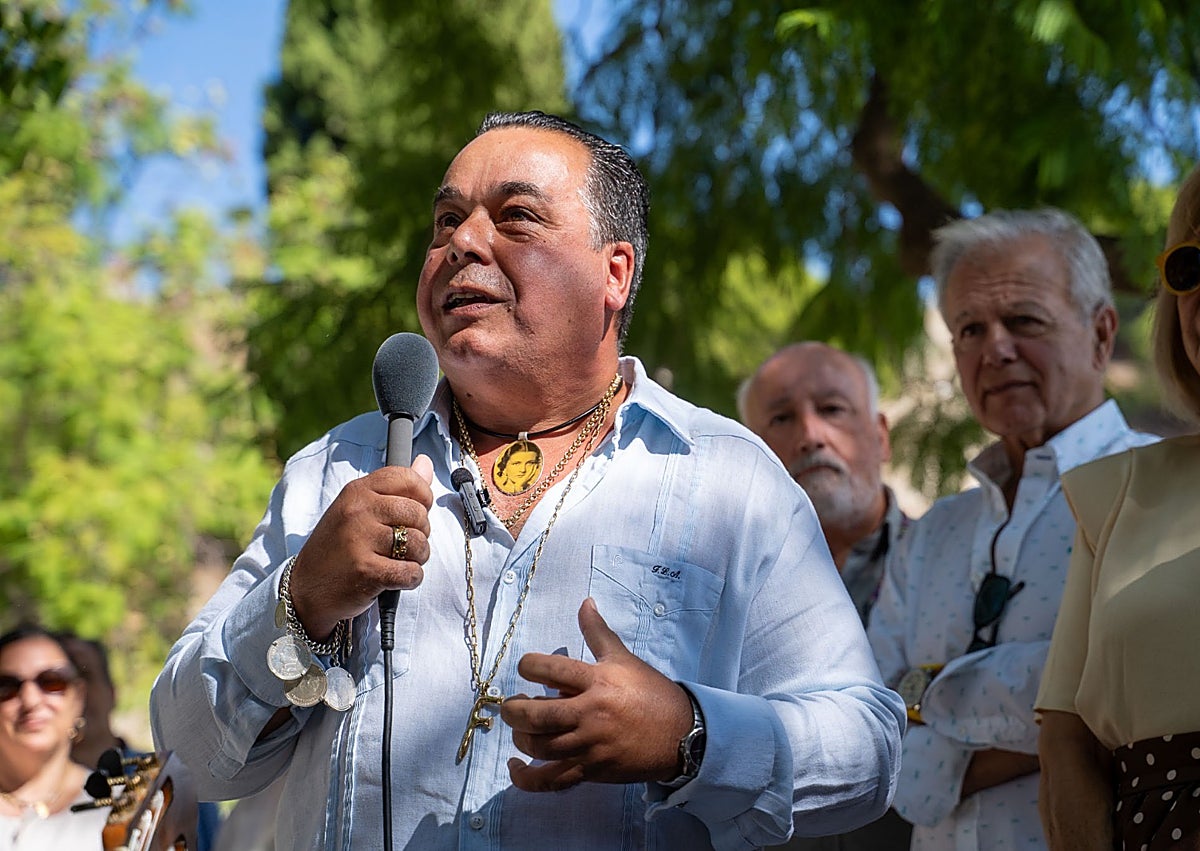 Imagen secundaria 1 - El acto ha contado con actuaciones musicales y ha sido conducido por Fernando Luis Aisa, secretario personal, amigo y principal responsable del legado de Imperio Argentina.