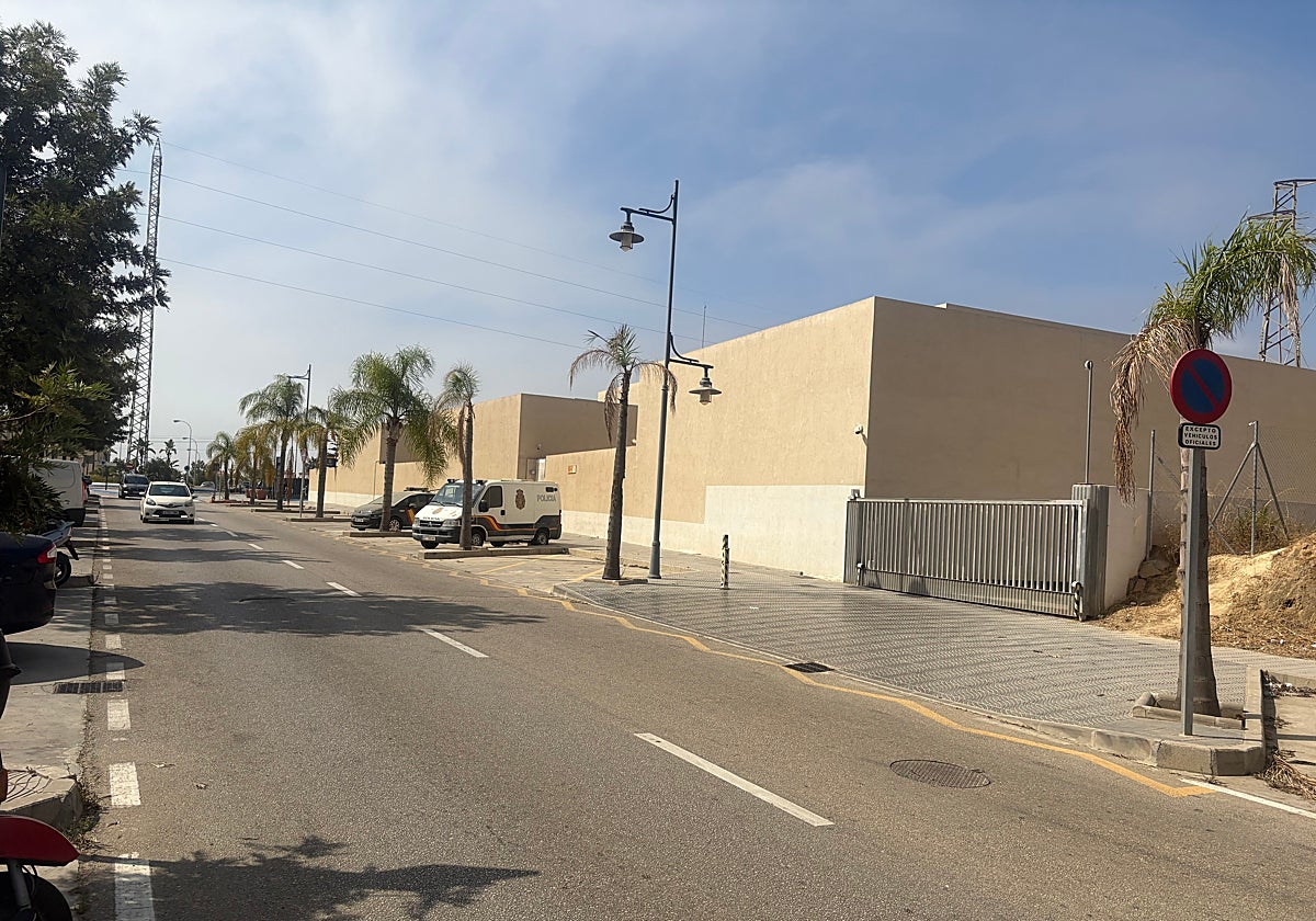 Imagen de la comisaría de la Policía Nacional en Vélez-Málaga.