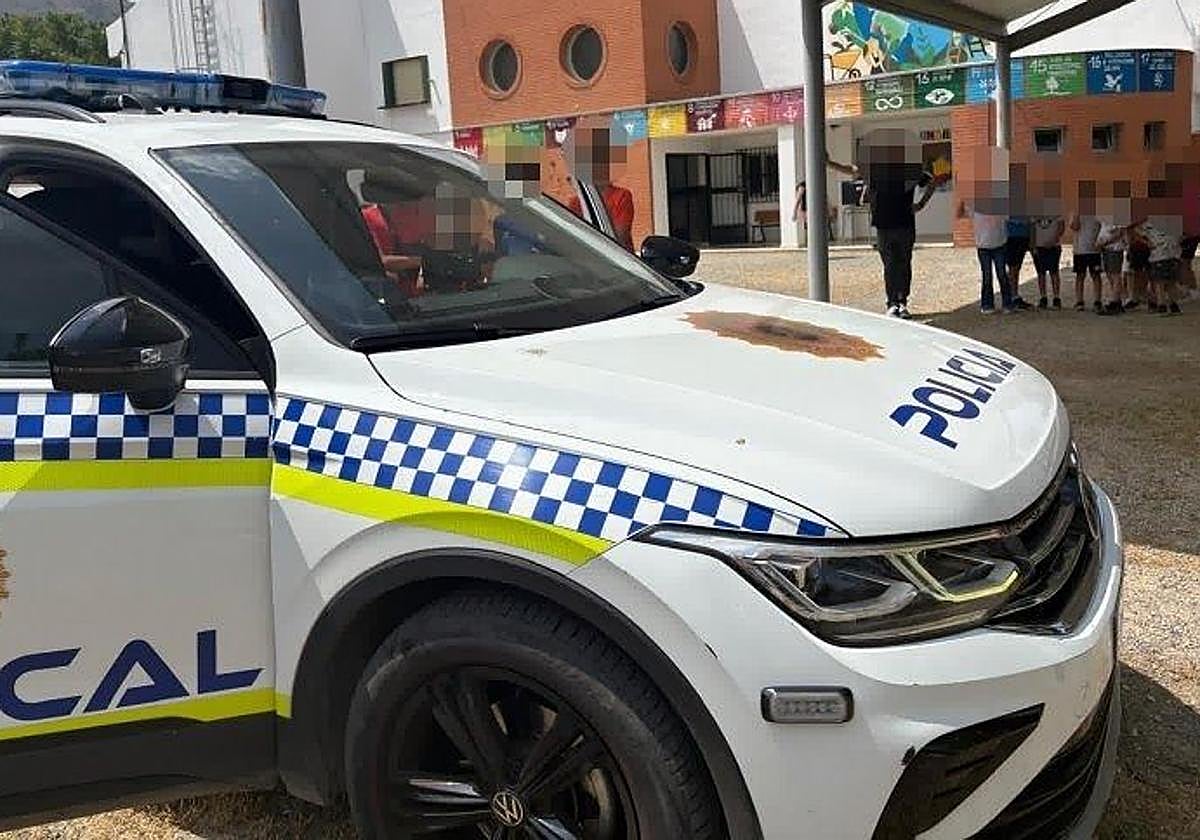 Imagen de archivo de un coche de Policía Local de Loja.
