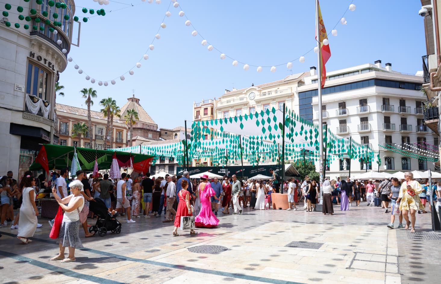 Ambiente de la última jornada de feria de Málaga en el Centro Histórico.