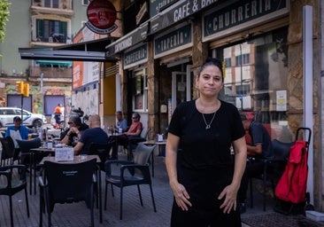 Eva, la camarera que asistió al joven asesinado a puñaladas en Capuchinos: «Me pedía que no le dejara solo»