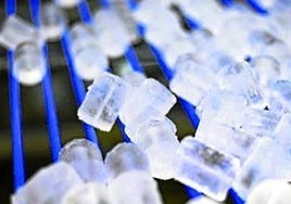 Facua denuncia a una cafetería de Málaga por no incluir en la carta que cobran un importe adicional por un vaso con hielo