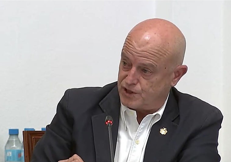 El portavoz de Vox y primer teniente de alcalde, Juan Carlos Cuevas, durante el debate.