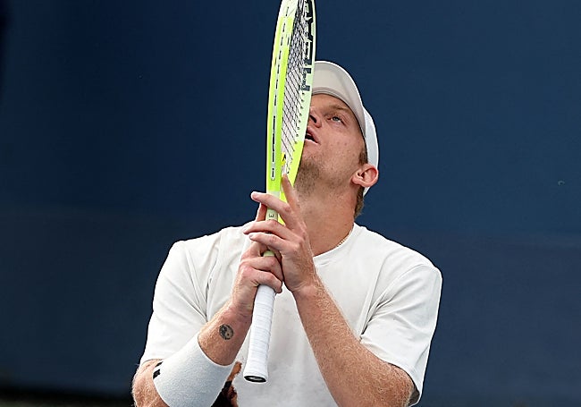 Alejandro Davidovich, en un gesto de desesperación.