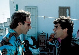Eusebio Poncela y Antonio Banderas, en un fotograma de 'La ley del deseo'.