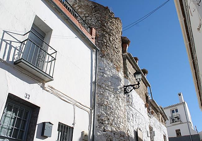 Restos de un castillo en El Burgo.