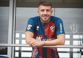 Portillo, en las instalaciones del Huesca al fichar por el conjunto aragonés.