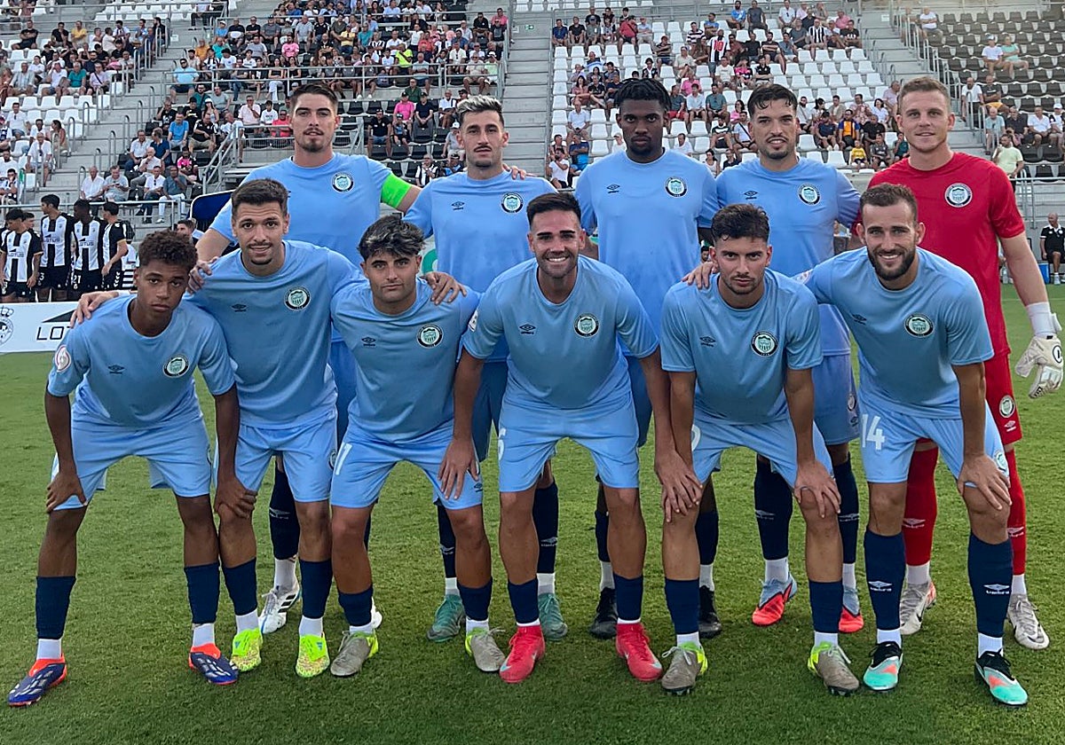 Un once del Torremolinos en pretemporada, frente al Linense.