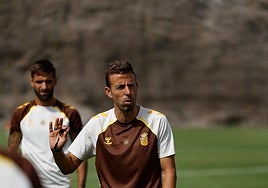 Luis García, dirigiendo un entrenamiento reciente.