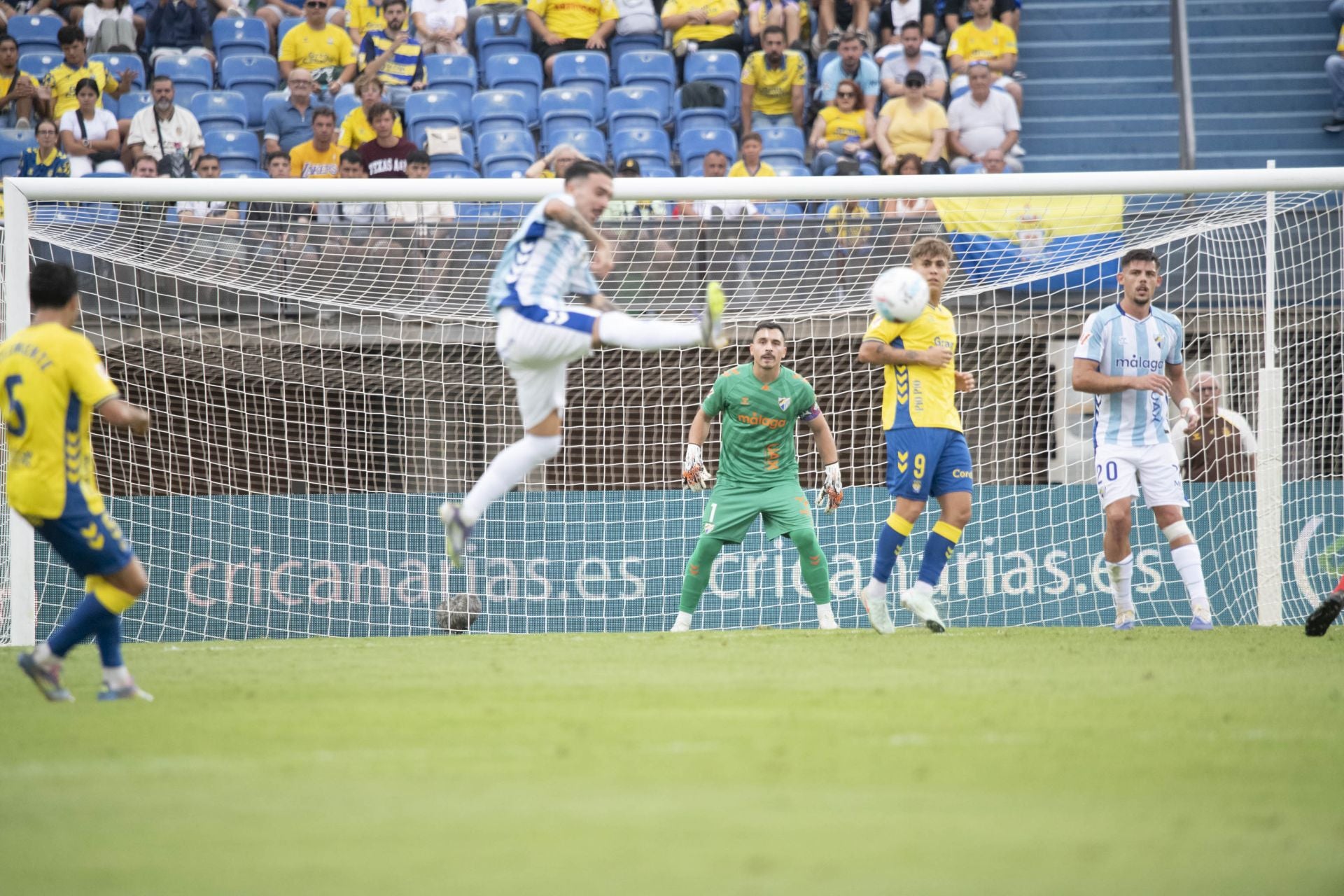 El partido Las Palmas- Málaga, en imágenes