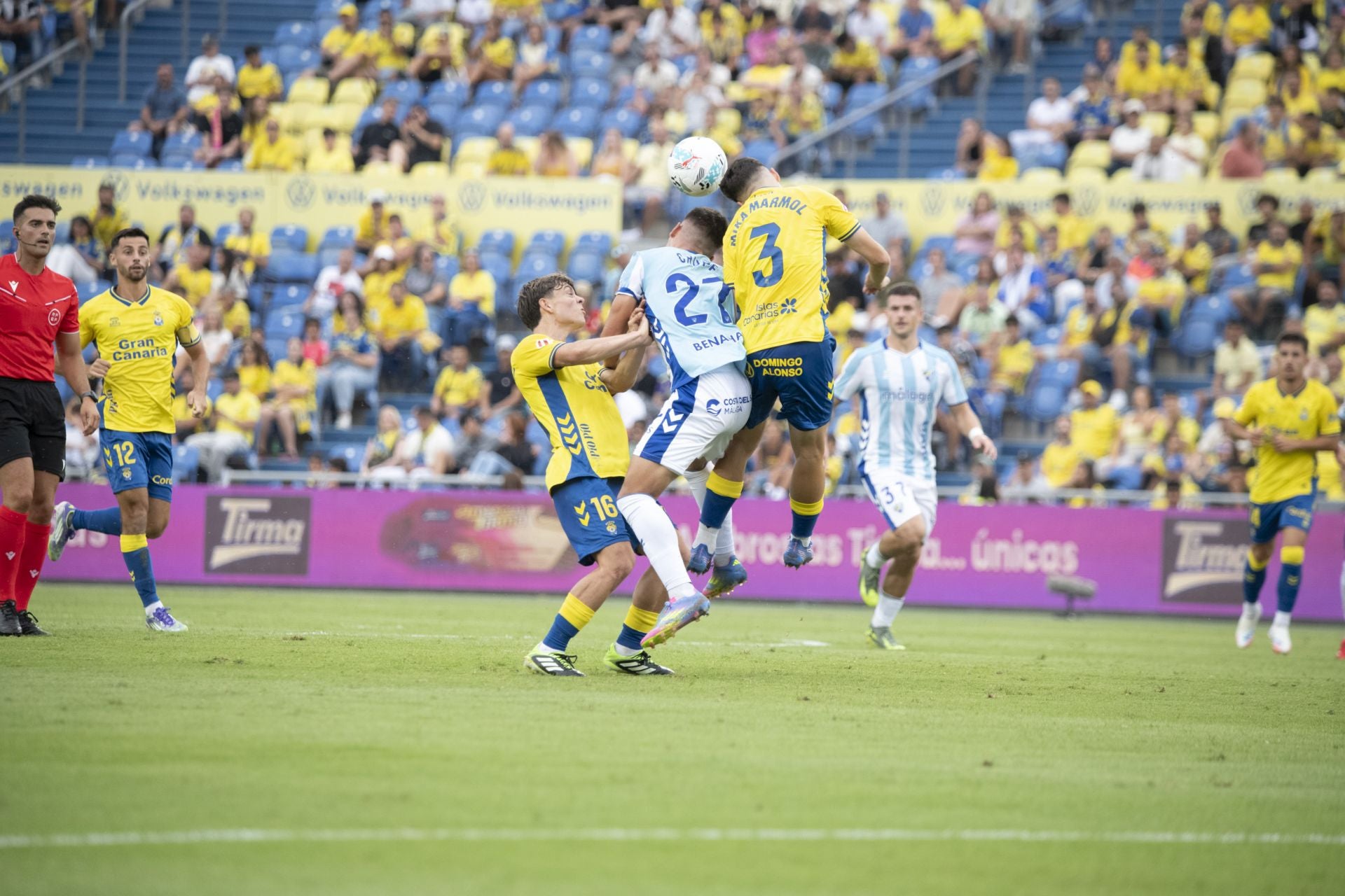 El partido Las Palmas- Málaga, en imágenes