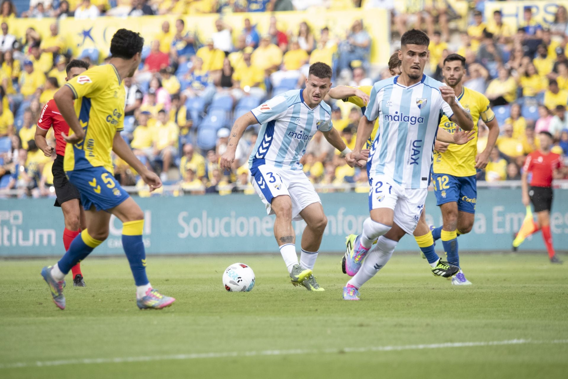 El partido Las Palmas- Málaga, en imágenes