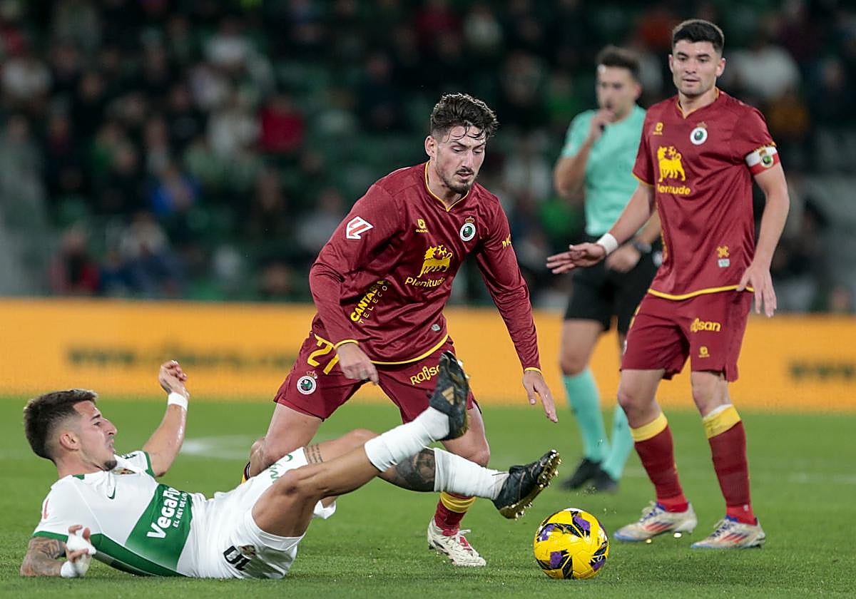 Unai Vencedor, durante un partido con el Racing de la pasada temporada.
