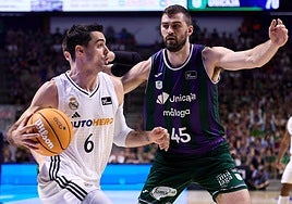 Kravis, 'bailando' con Abalde en las semifinales de los 'play-off'.