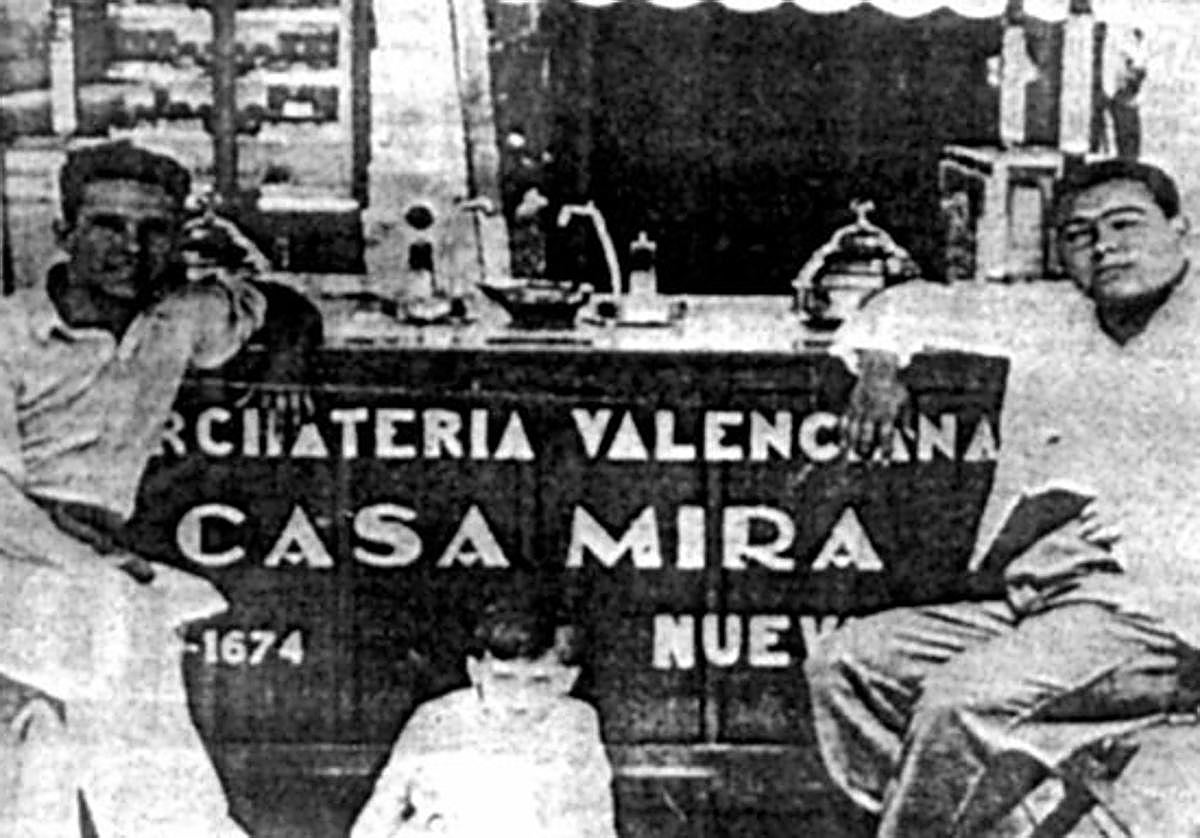 Foto histórica de los helados de Casa Mira, con el sobrenombre Horchatería Valenciana.