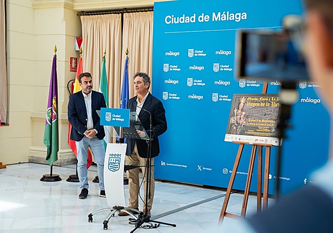 El concejal, Francisco Cantos, junto a Antonio Márquez, durante la presentación de los actos.