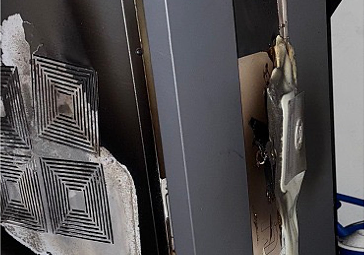 El fuego se originó en el sistema de alimentación eléctrica.