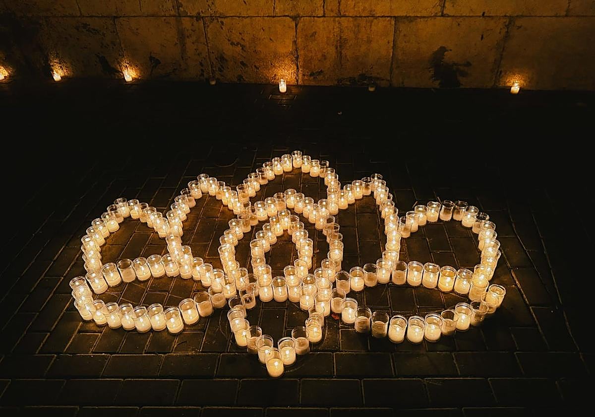 15.000 velas iluminarán Carratraca este fin de semana.