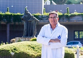 El psiquiatra Diego Arenas Ros posa para esta entrevista.