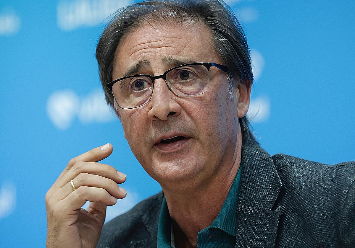 Loren Juarros, director deportivo del Málaga, durante la rueda de prensa de balance del mercado de fichajes.