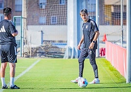 Pacheta, en un entrenamiento del Granada.