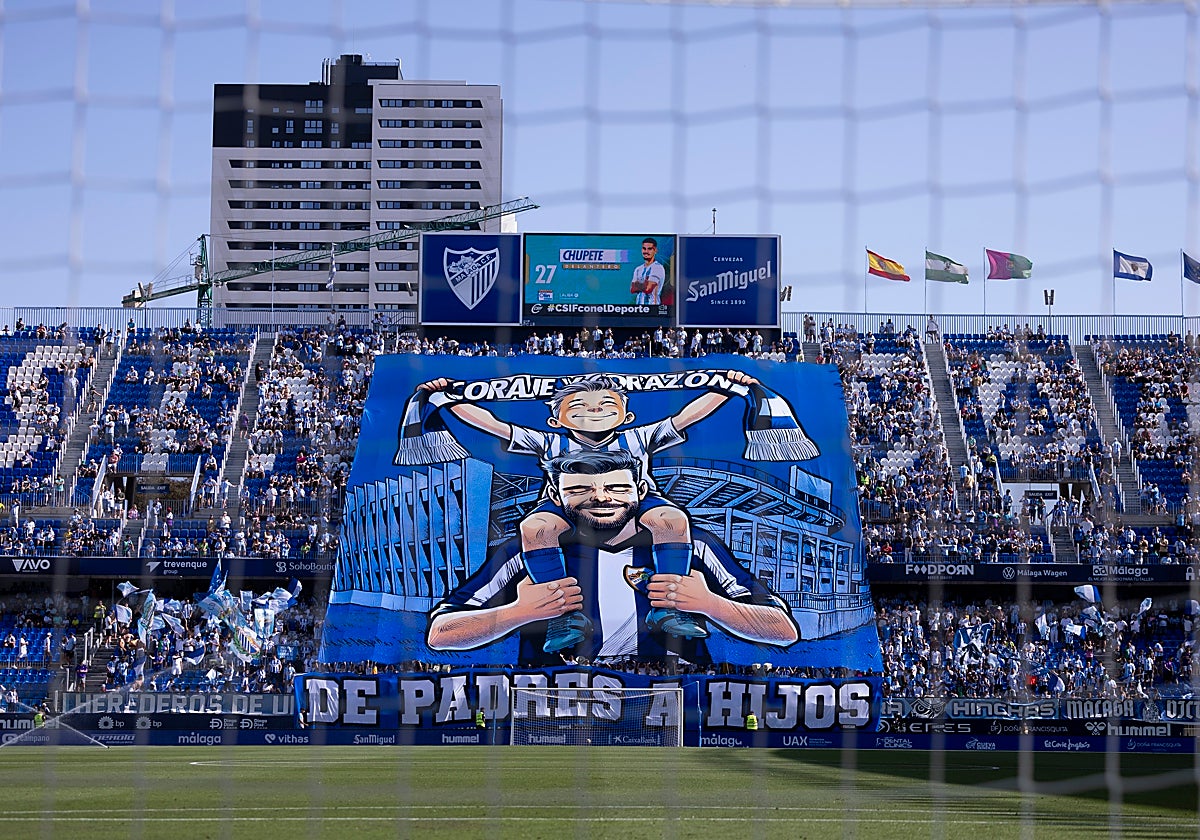 El Málaga muestra un mosaico en el último partido de la temporada pasada.