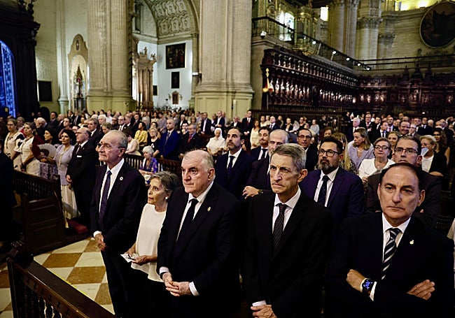 Autoridades asistentes a la misa de acción de gracias del obispo Catalá.