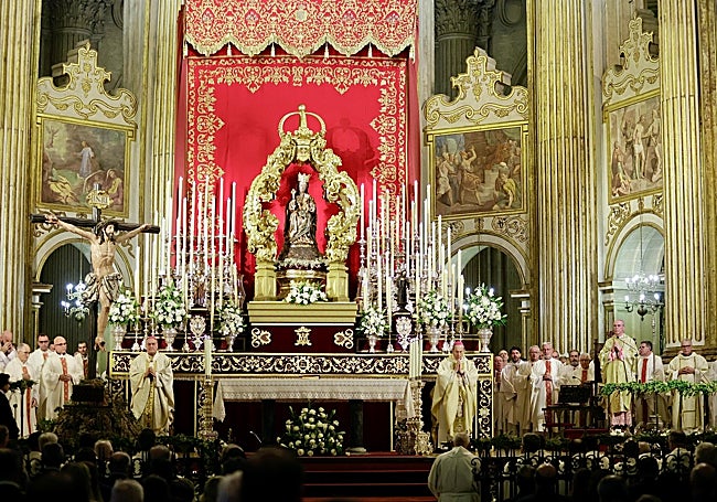 La Virgen de la Victoria, durante la última novena y despedida de Jesús Catalá.