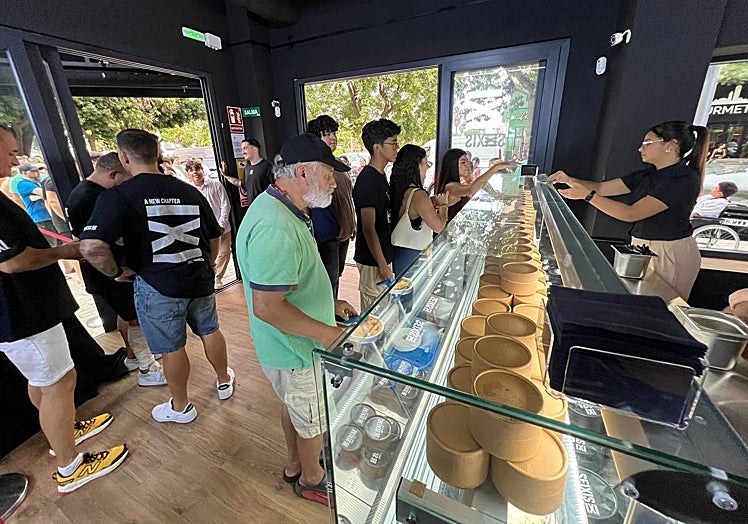 Había expectación por conocer las tartas de Seixis.