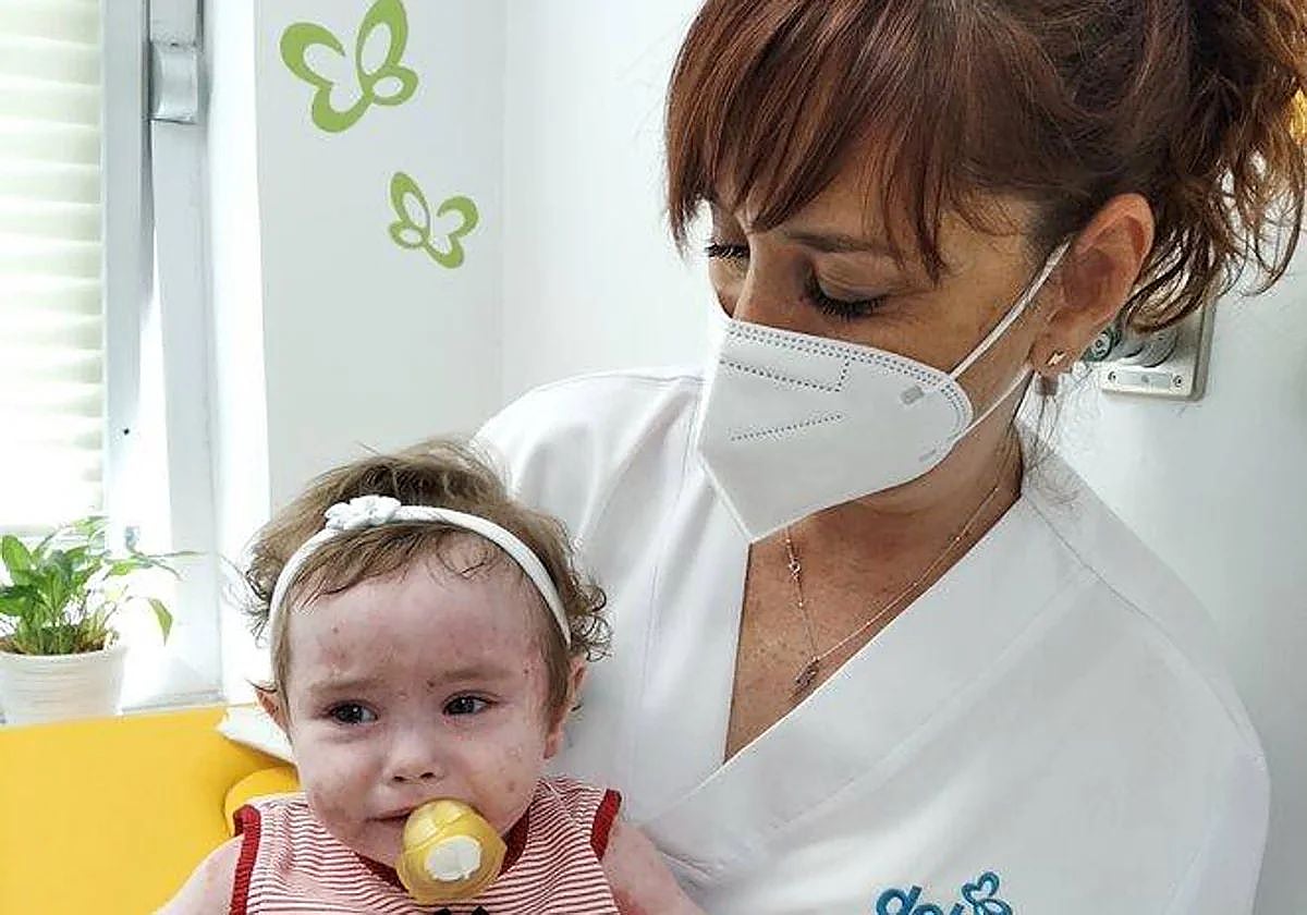 La enfermedad requiere unas curas diarias largas y dolorosas.