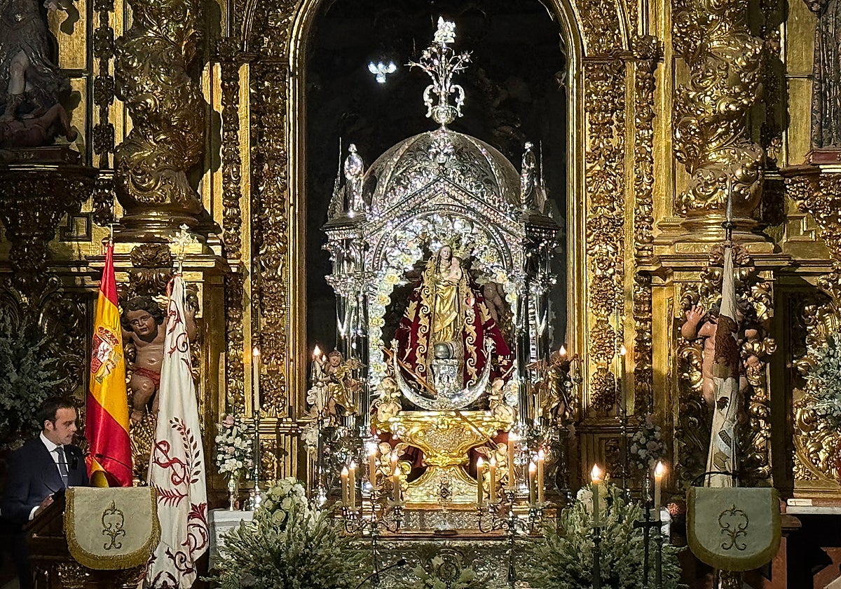 La víspera se celebró con una oración en su templo